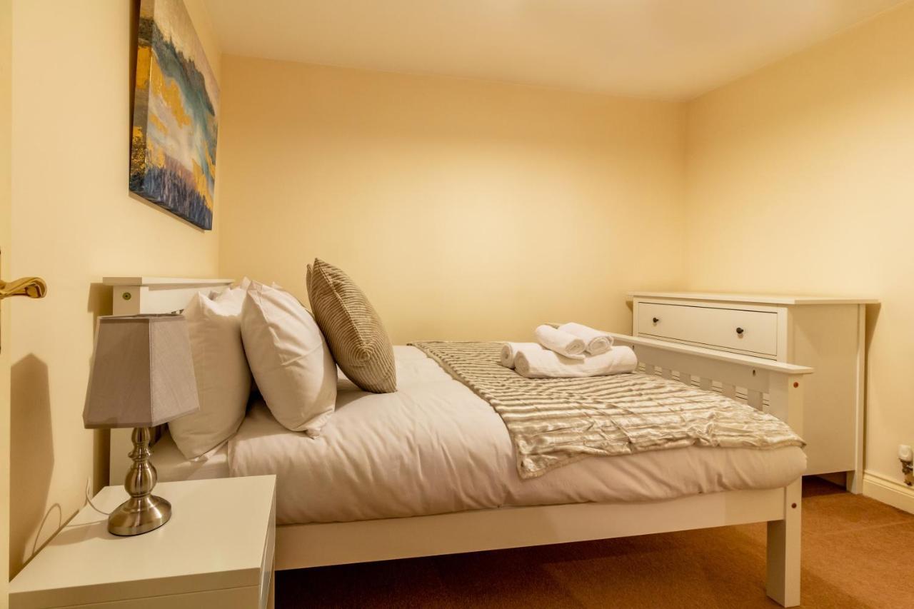 Host & Stay - Hillbrook House Apartment Грейт Малвърн Екстериор снимка