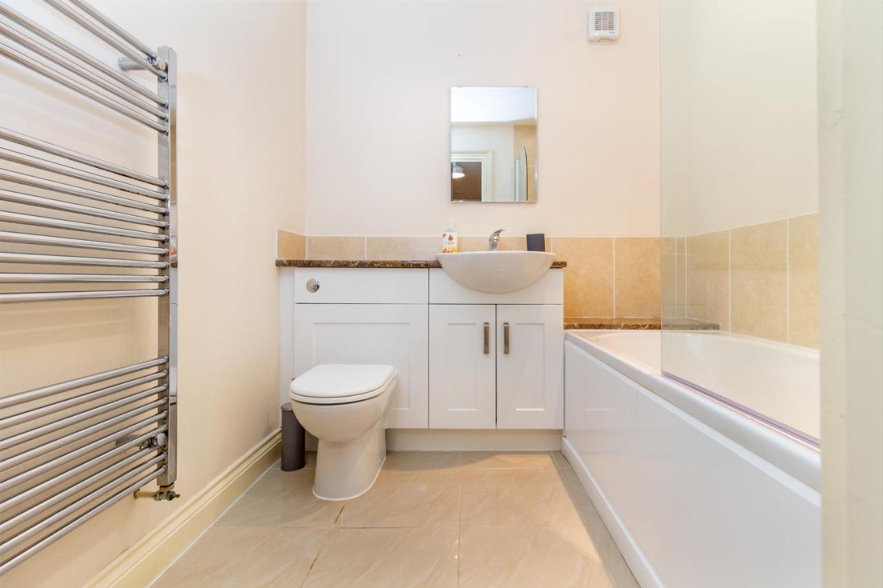 Host & Stay - Hillbrook House Apartment Грейт Малвърн Екстериор снимка