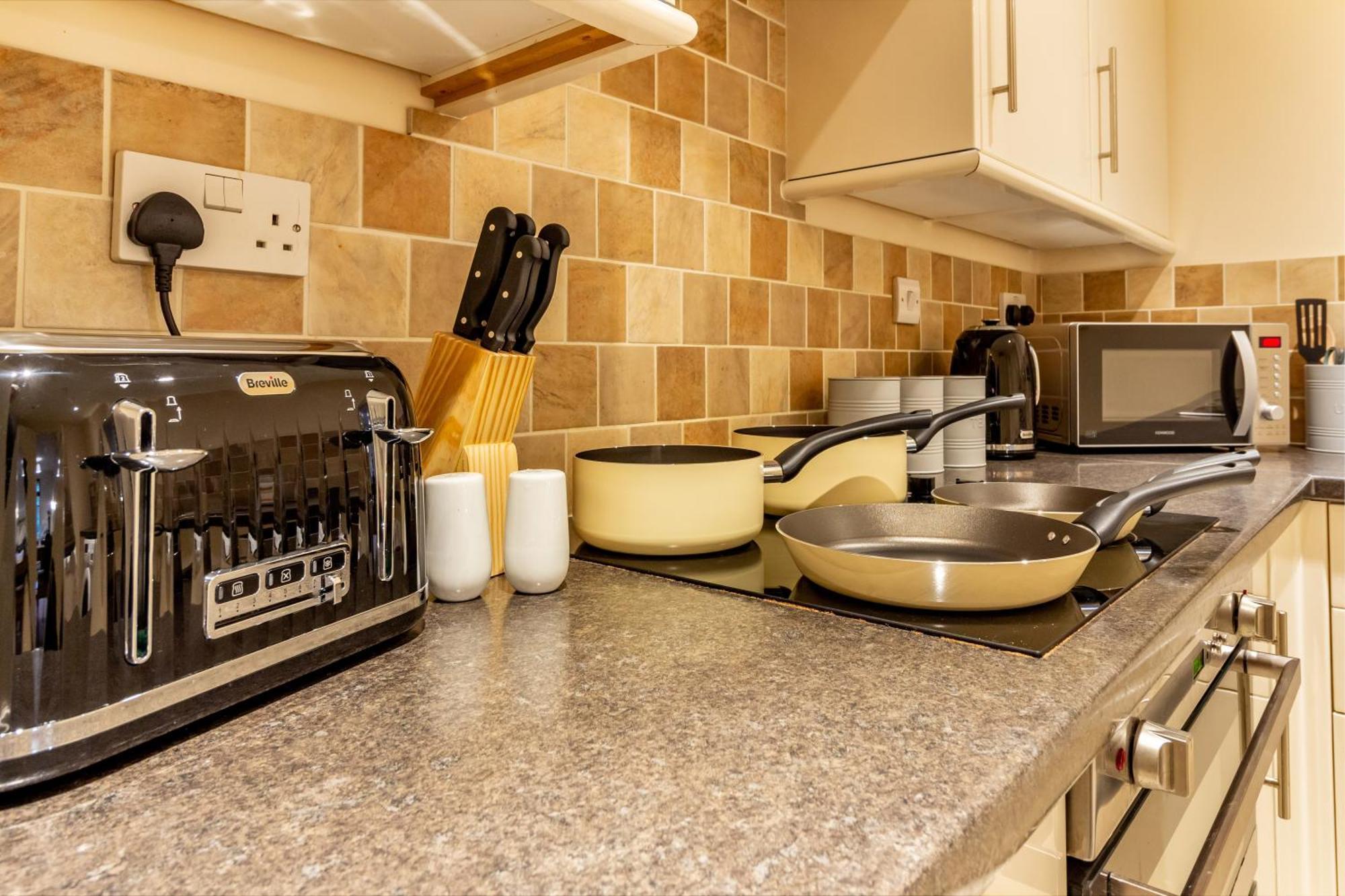 Host & Stay - Hillbrook House Apartment Грейт Малвърн Стая снимка